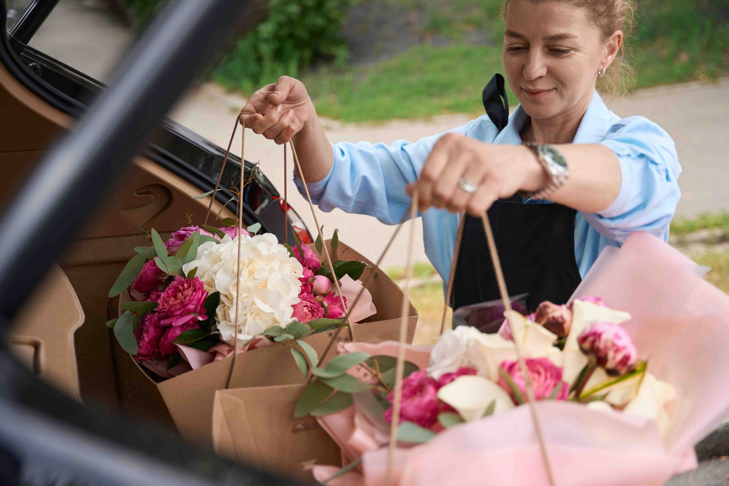 flower delivery perth - florist puts packages with flower bouquets